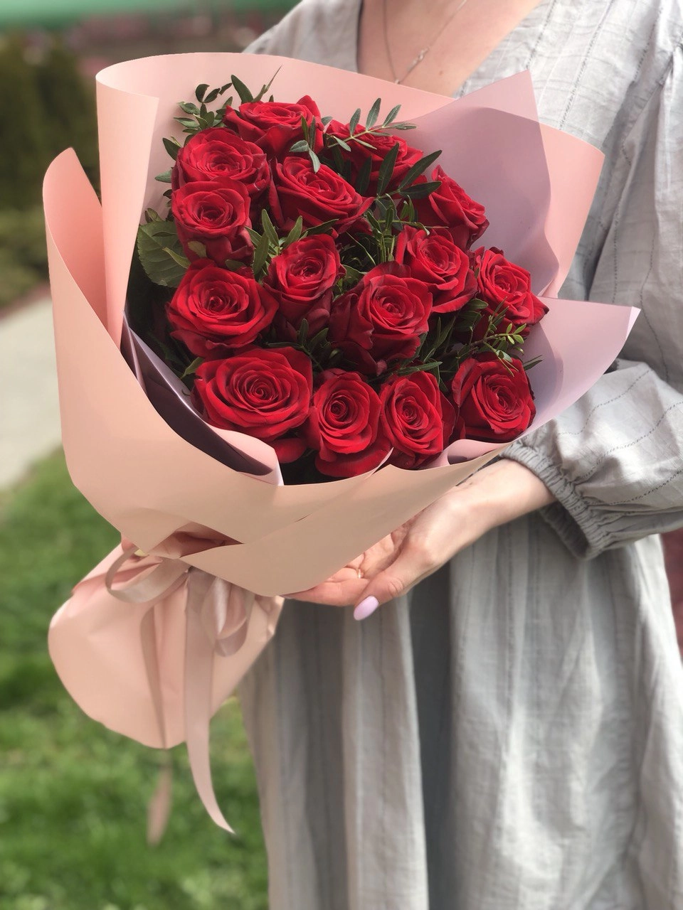 Картинка Букет из 15 роз  "Бордо" 70 см