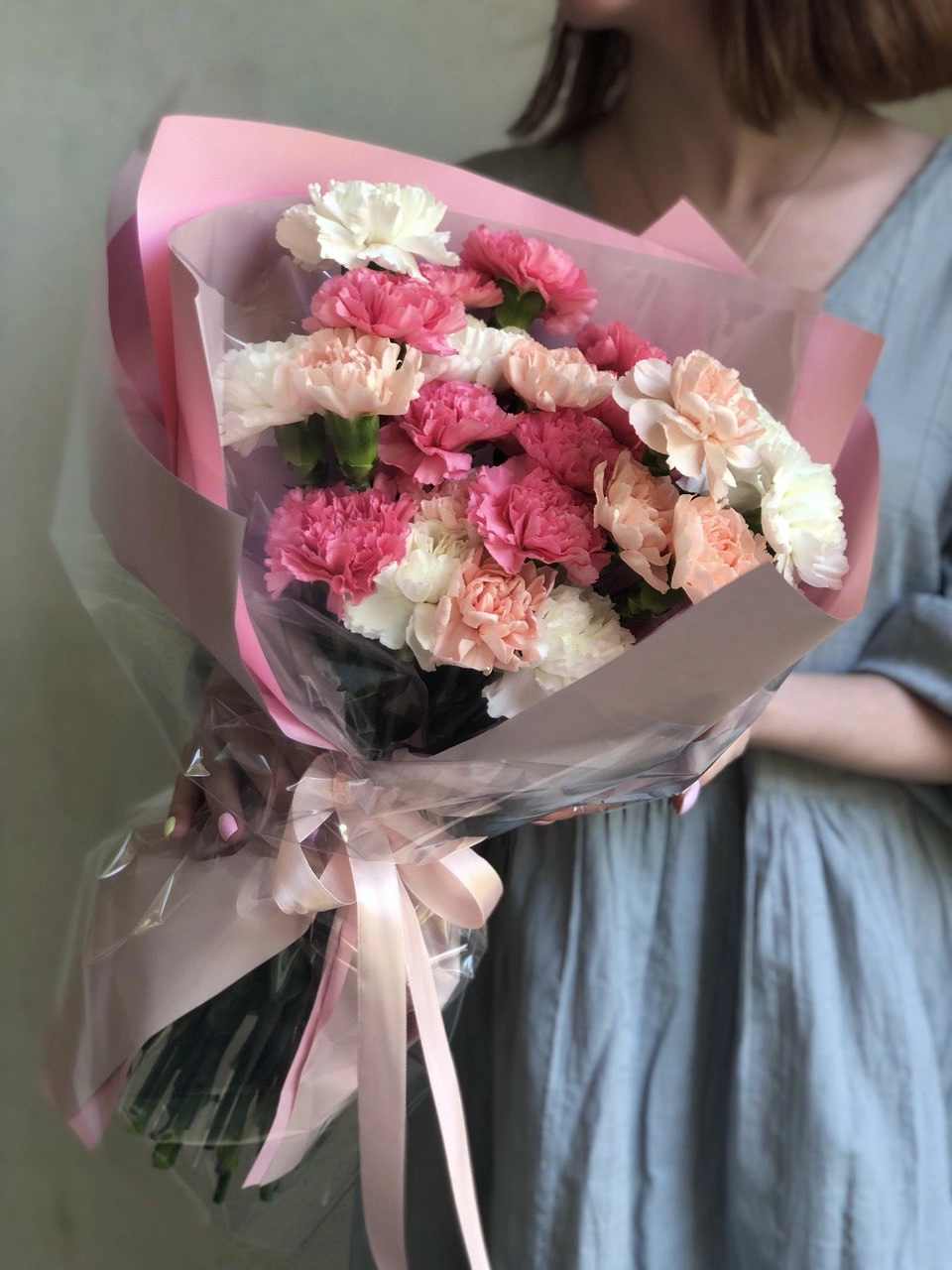 Картинка Букет из 25 гвоздик "Танец"