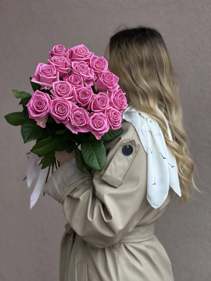 Картинка Букет из 17 розовых роз "Пикассо" 40 см