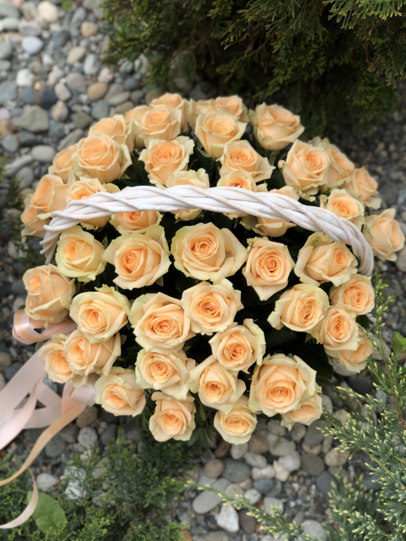 Картинка Корзина из 51 персиковой розы