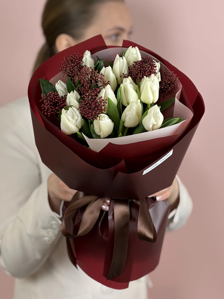 Букет из 15 тюльпанов «Зимняя Вишня»