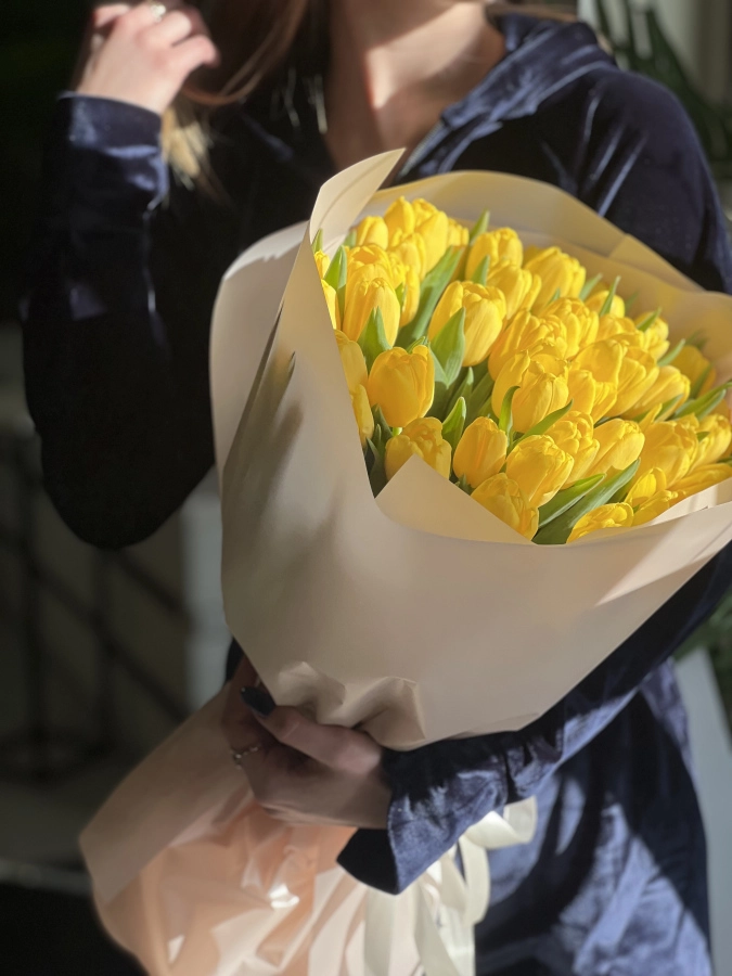 Картинка Букет из 45 желтых тюльпанов "Мадрид"