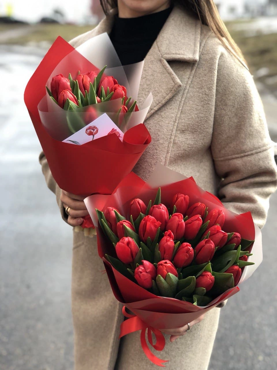 Картинка Букет из 21 красного тюльпана