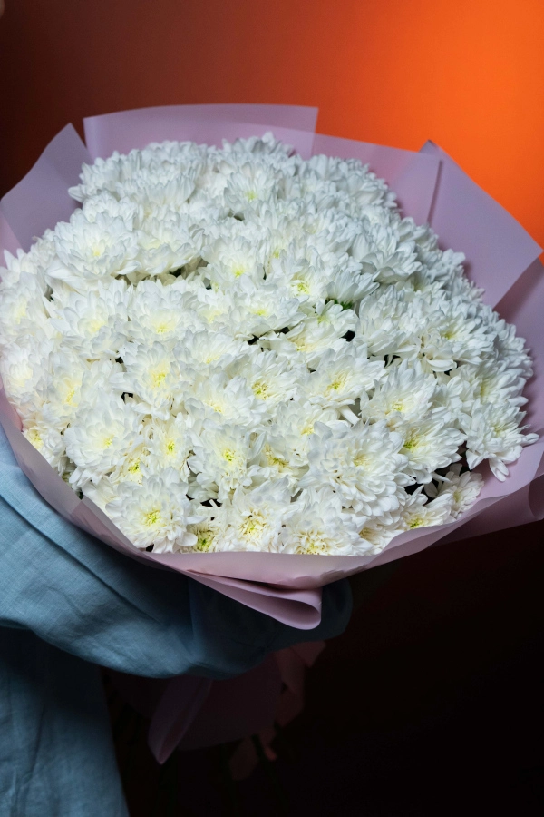 Картинка Букет из 21 хризантемы "Тепло души"