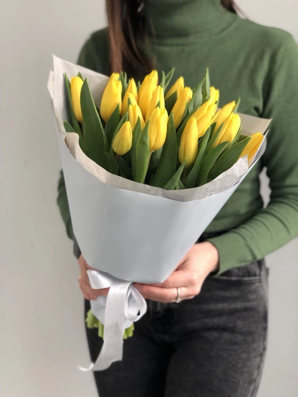 Картинка Букет из 19 желтых тюльпанов