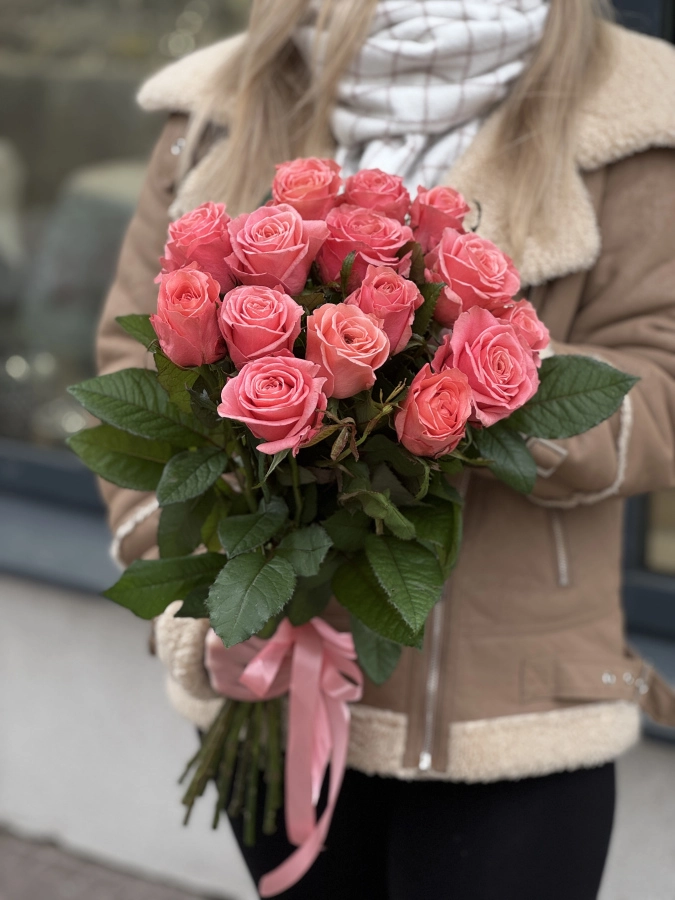 Картинка Букет из 15 роз "Ты и я" 70 см