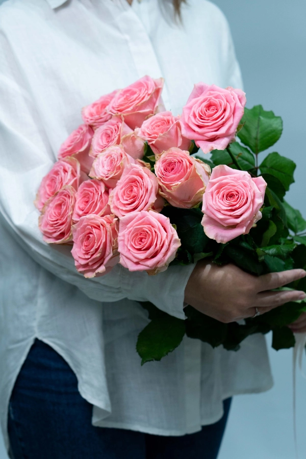 Картинка Букет из 15 роз Софи Лорен 70 см