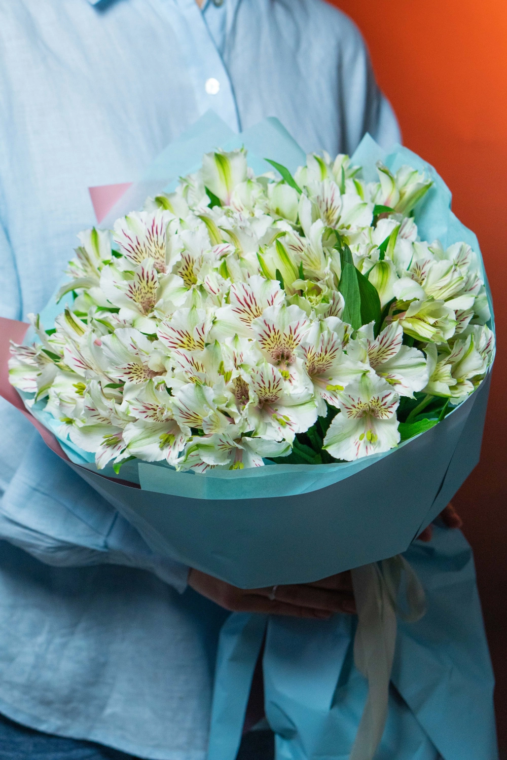 Картинка Букет из 21 альстромерий "Крем-брюле"