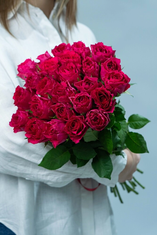 Букет из 25 малиновых роз Кения