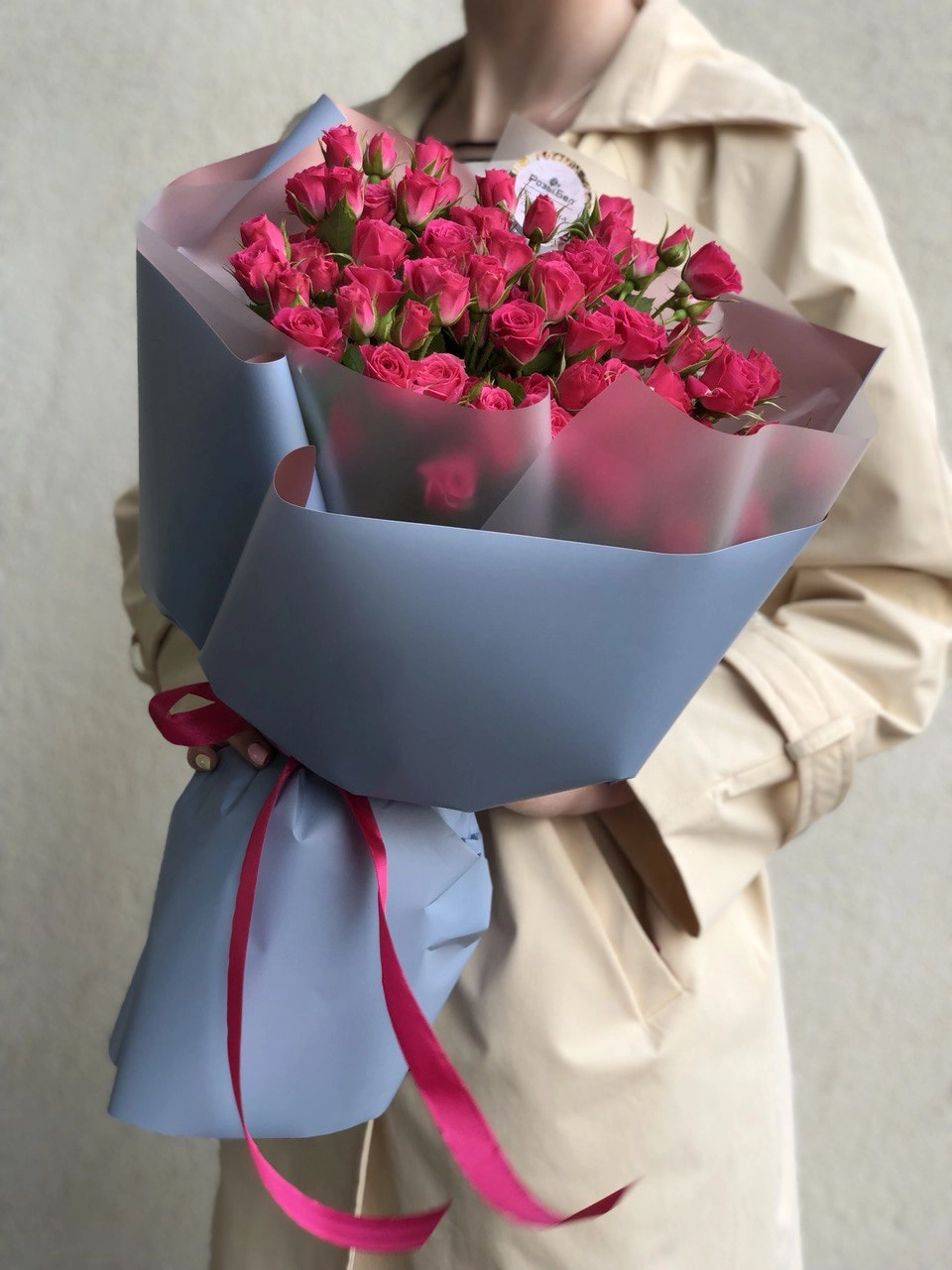Картинка Букет из 25 кустовых роз "Леди" 40 см
