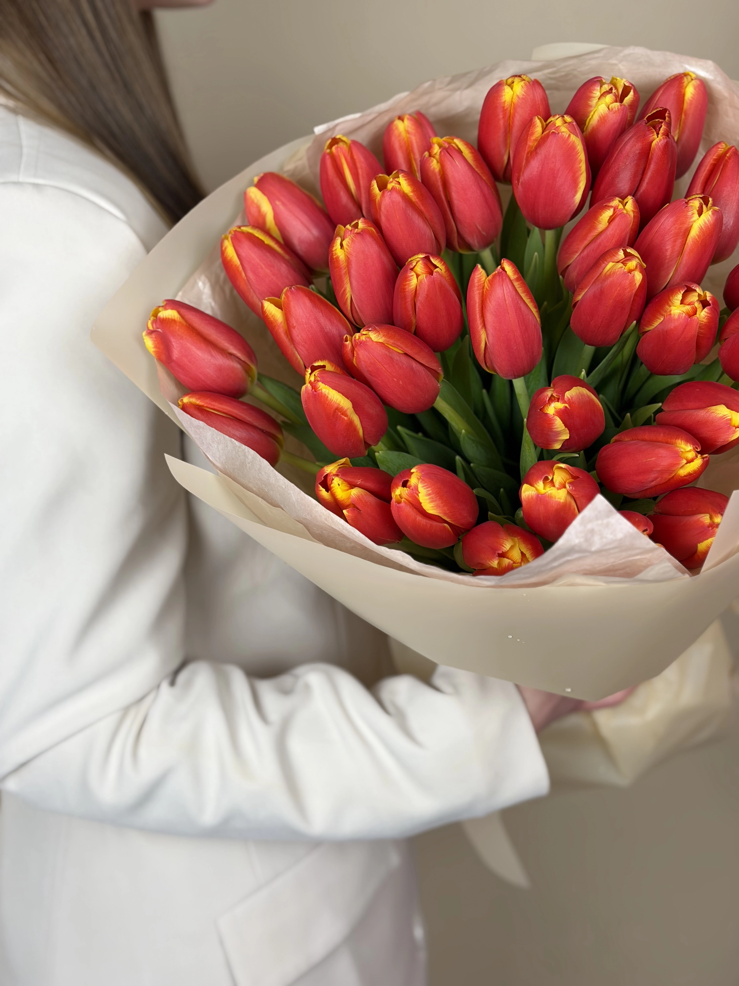 Картинка Букет из 35 тюльпанов  «Огненный Танец»