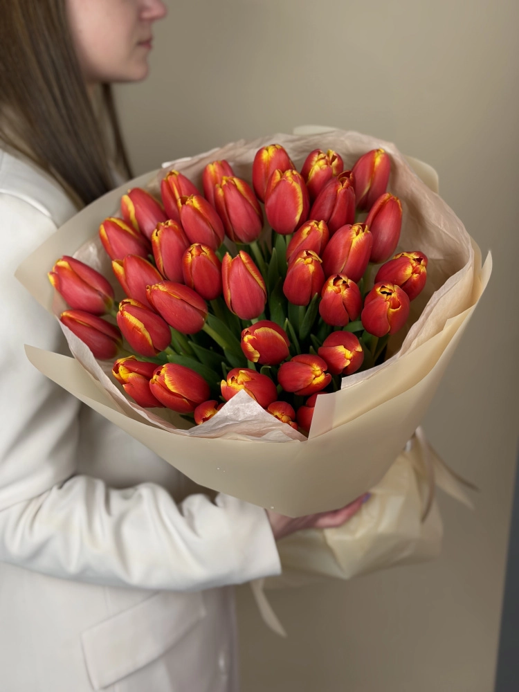 Картинка Букет из 35 тюльпанов  «Огненный Танец»