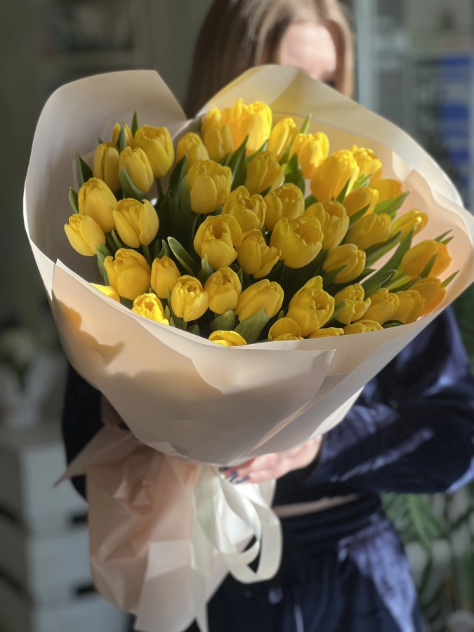Картинка Букет из 45 желтых тюльпанов "Мадрид"