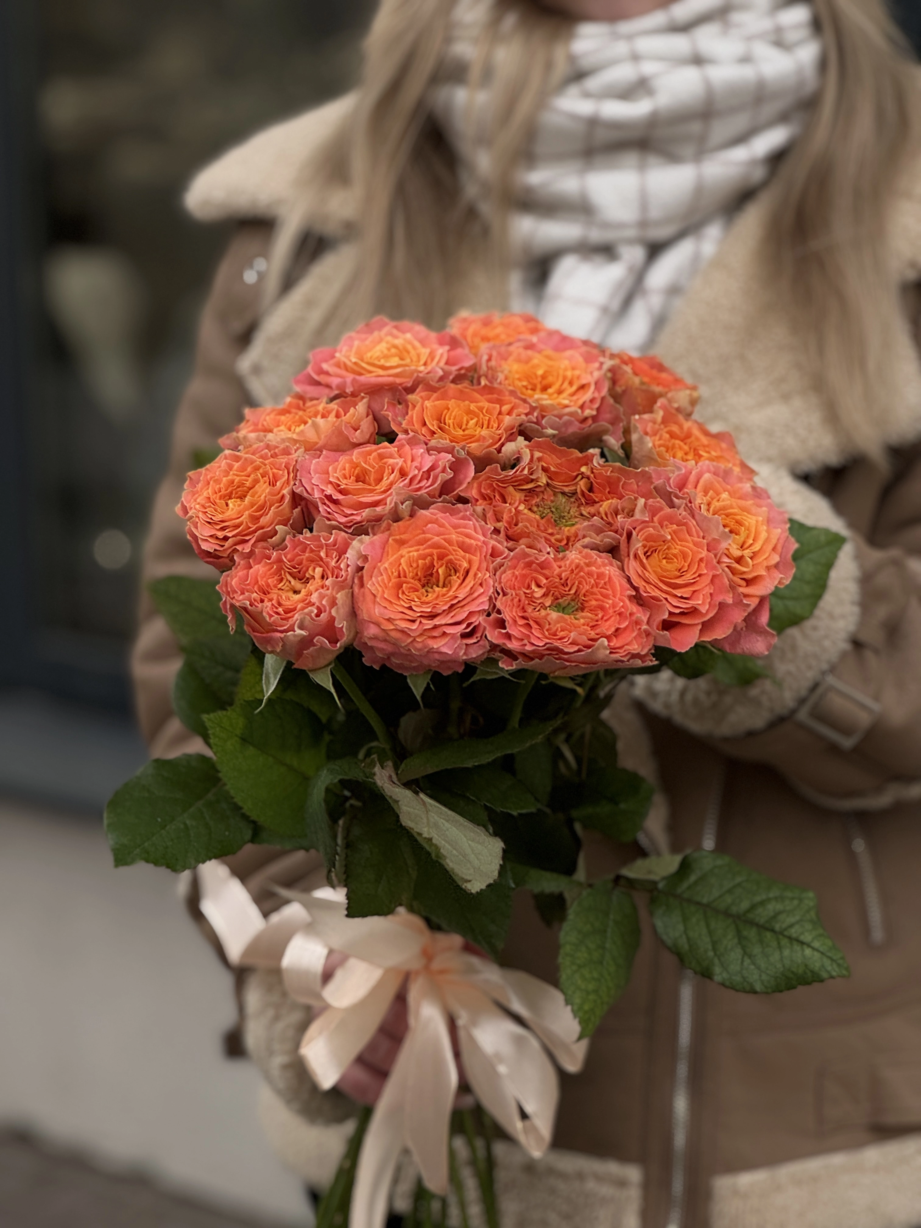 Картинка Букет из 17 роз  "Сверток счастья" 70 см