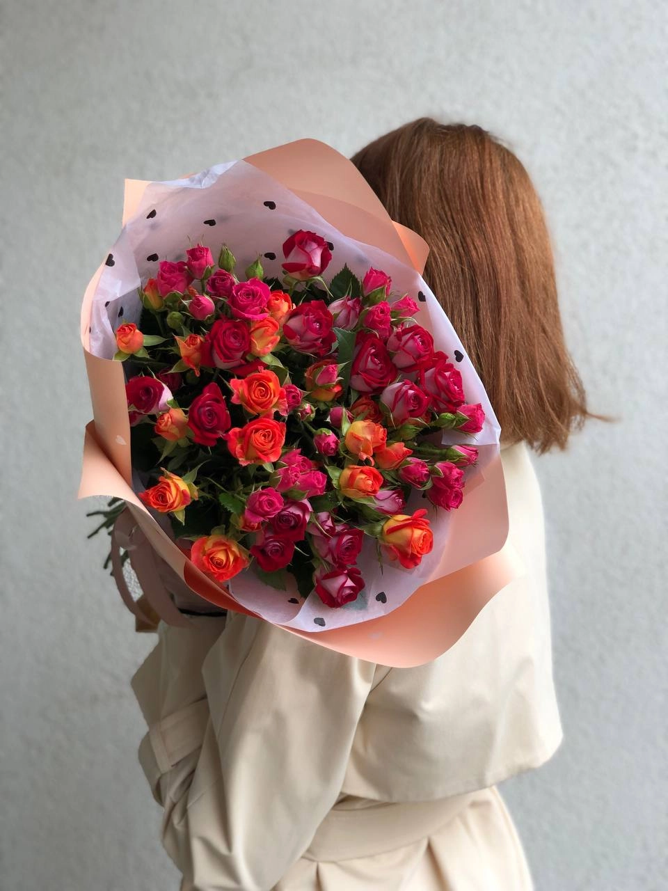 Картинка Букет из 15 кустовых роз "Луна" 40 см