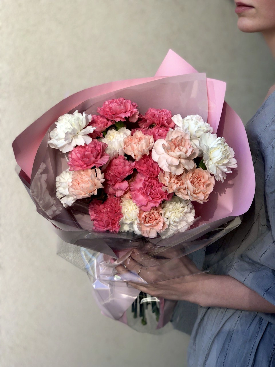 Картинка Букет из 25 гвоздик "Танец"