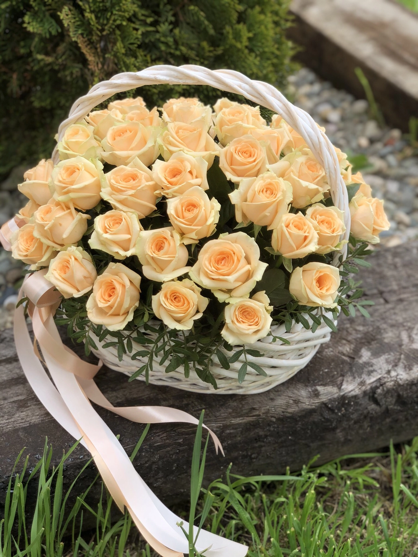 Картинка Корзина из 51 персиковой розы