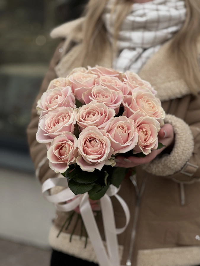 Картинка Букет "Ванильный вечер" из 15 роз 40 см