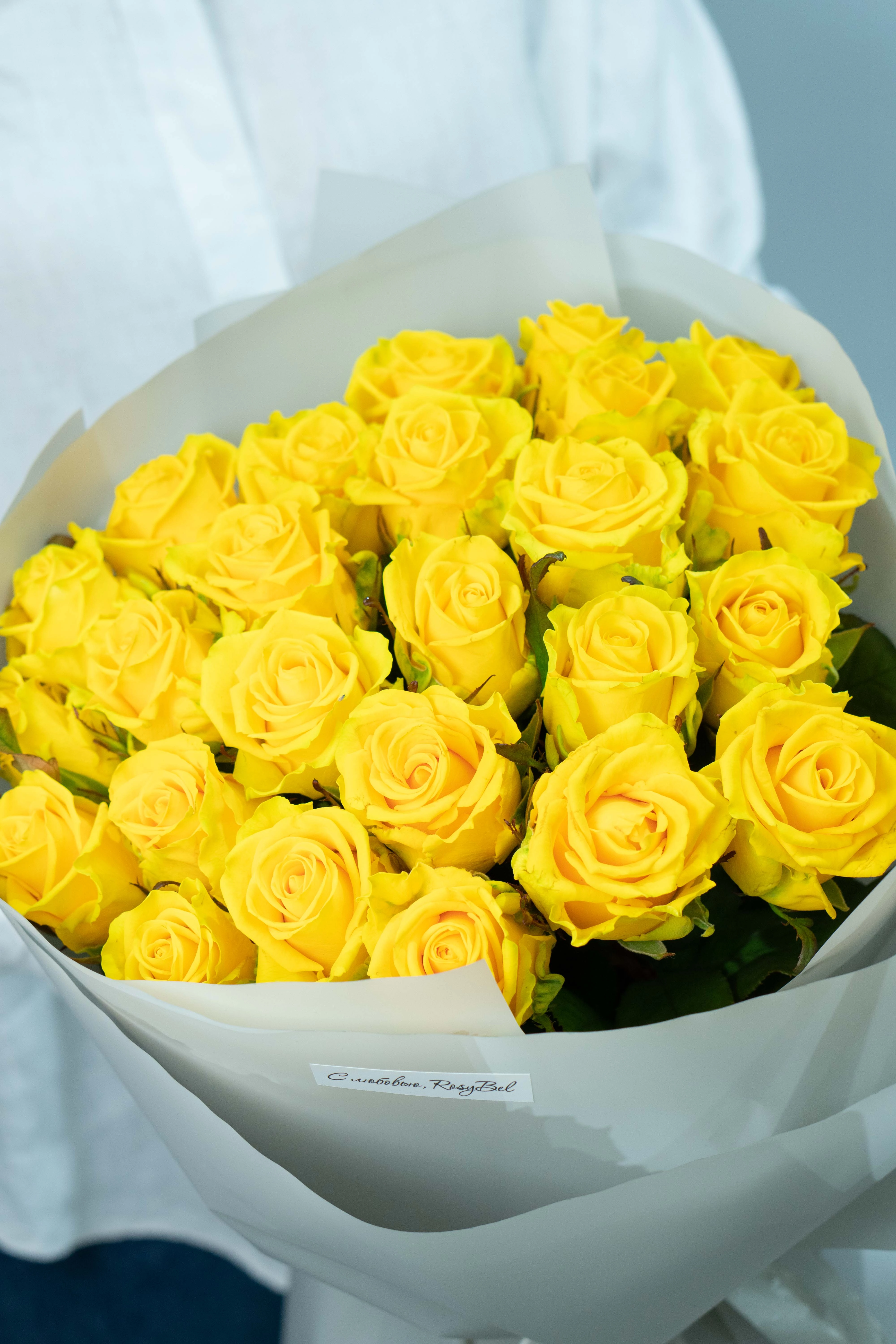 Картинка Букет из 25 желтых роз "Париж" 40 см