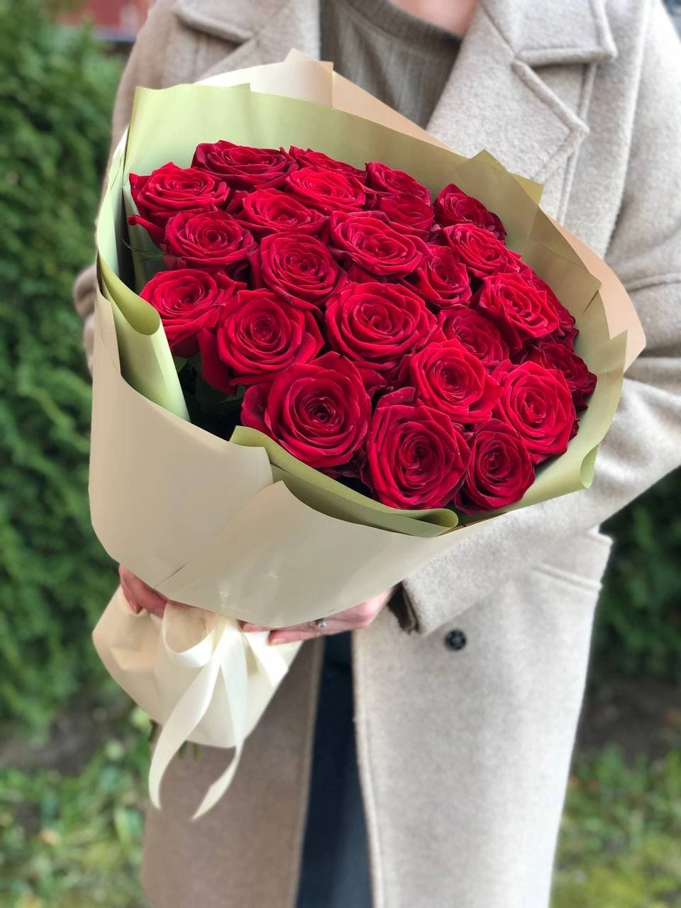 Картинка Букет "Нелли" из 25 красных роз 60 см