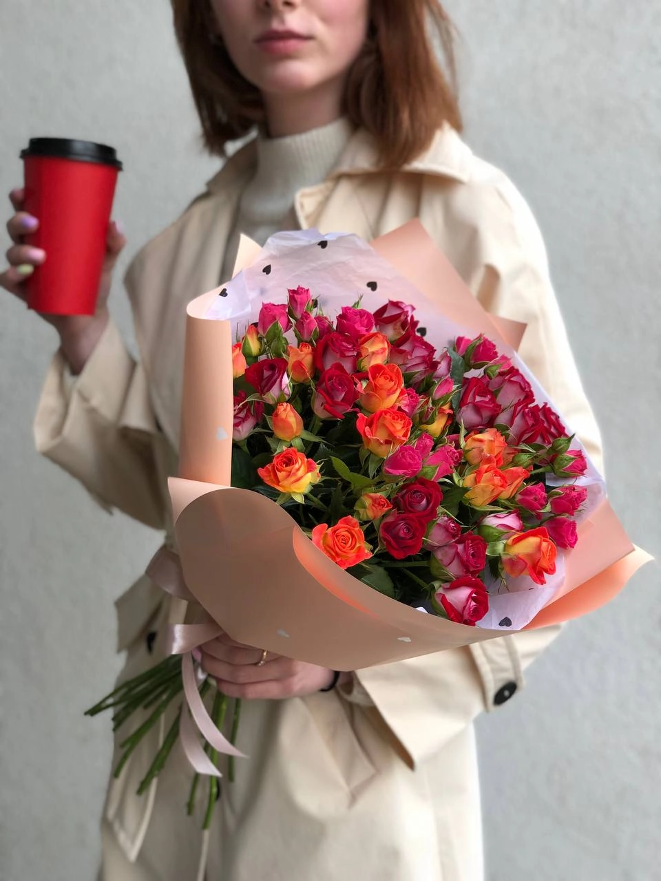 Картинка Букет из 15 кустовых роз "Луна" 60 см