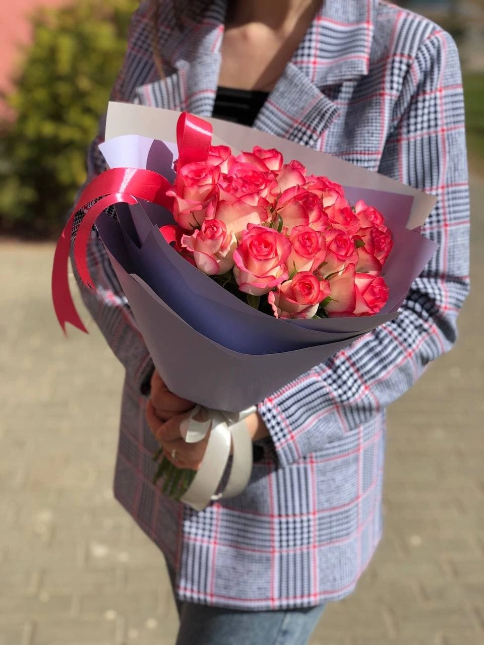 Картинка Букет из 17 роз Джумилия 80 см