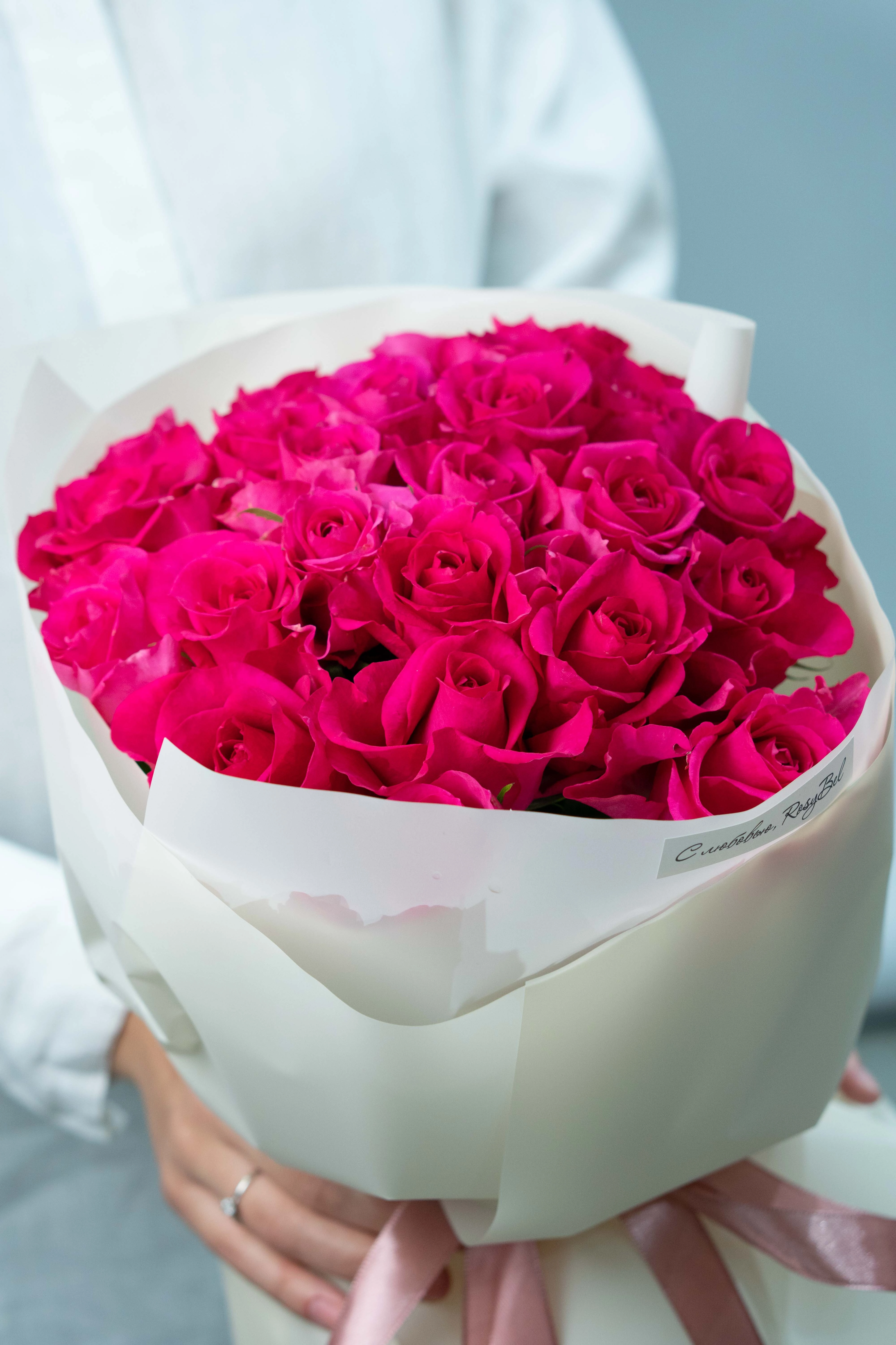 Картинка Букет из 25 роз сорта Лейла 50 см