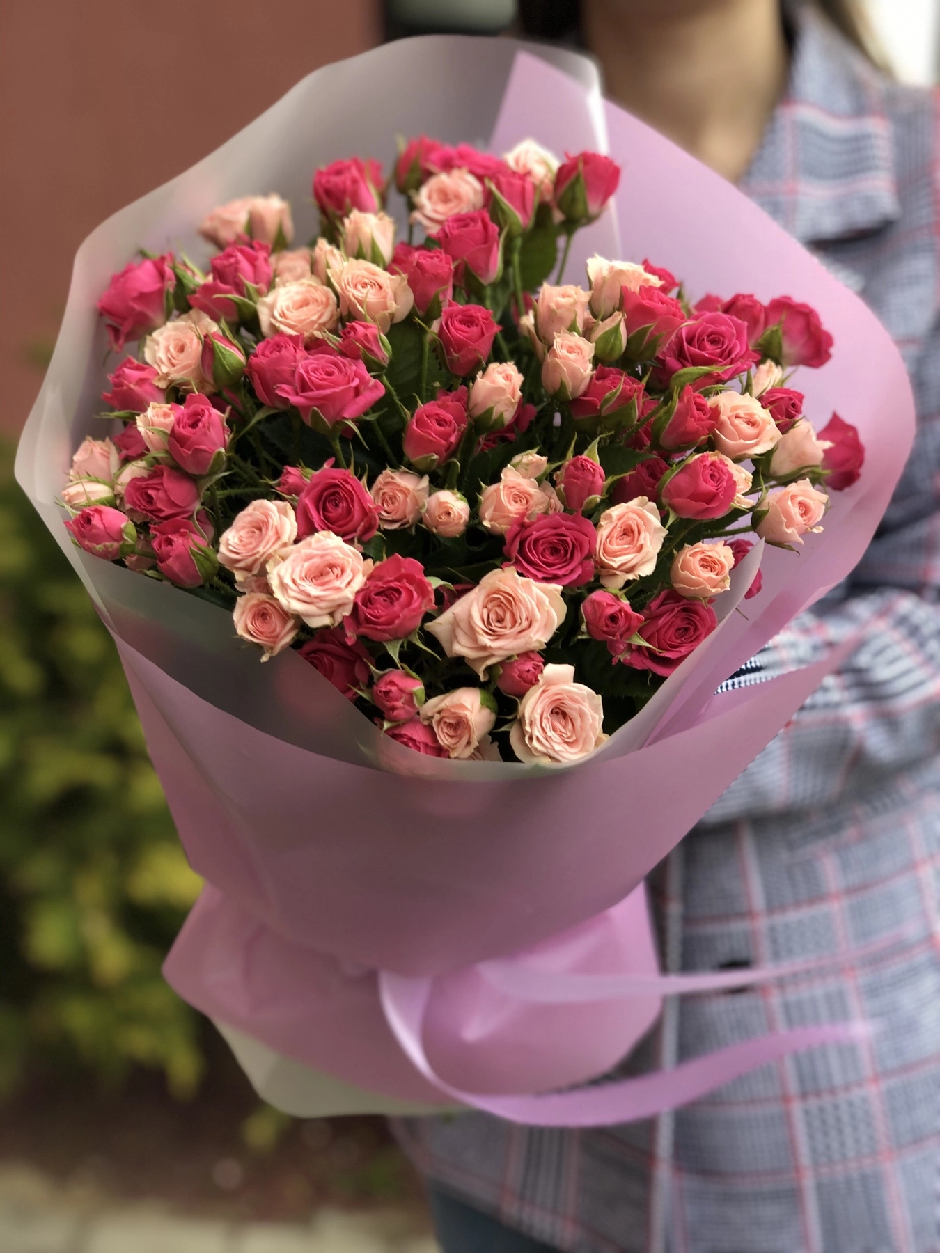 Картинка Букет из 25 кустовых роз "Викториан" 40 см