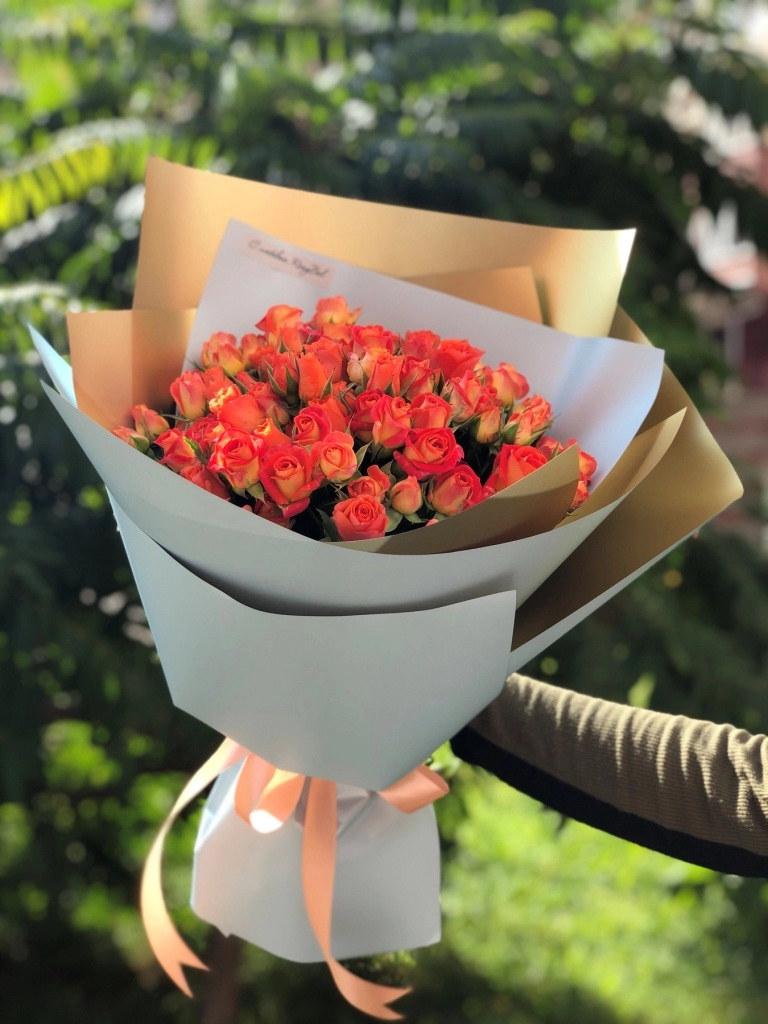 Картинка Букет  из 21 кустовой розы "Сочное утро" 60 см