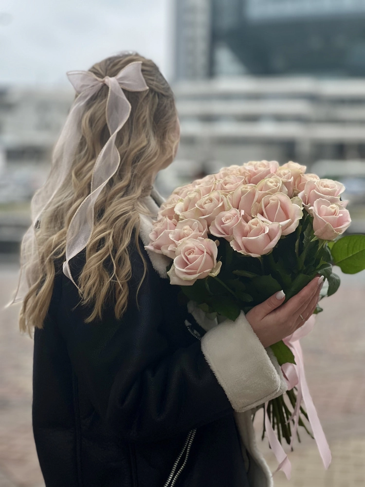 Картинка Букет из 15 роз "Ванильный вечер" 70 см