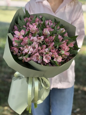 Картинка Букет из 25 альстромерий "Магнолия"