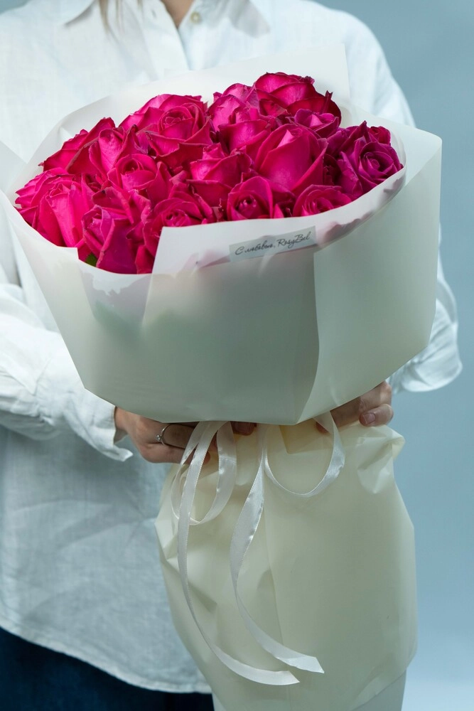 Картинка Букет из 25 роз сорта Лейла 80 см