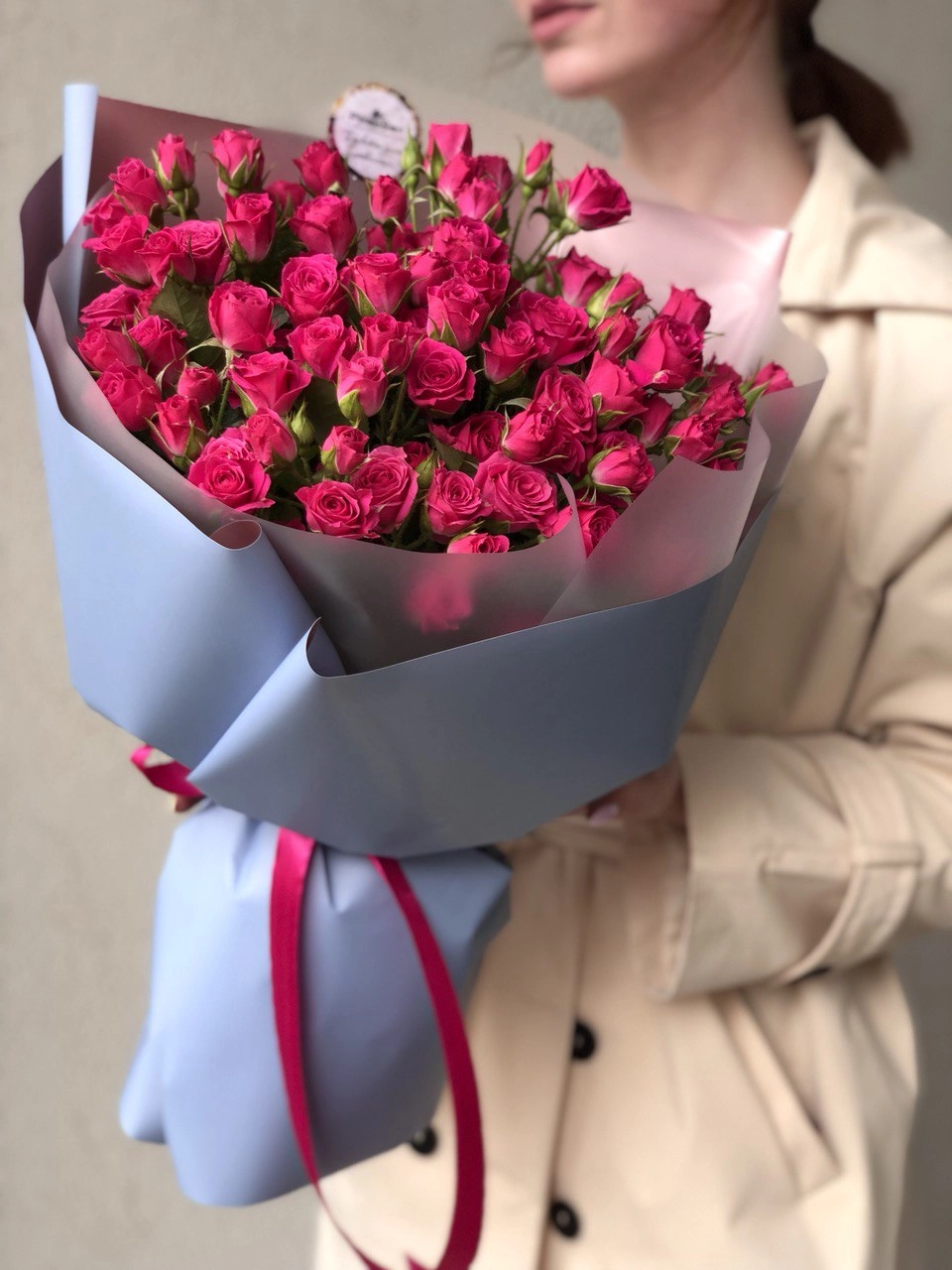 Картинка Букет из 25 кустовых роз "Леди" 40 см