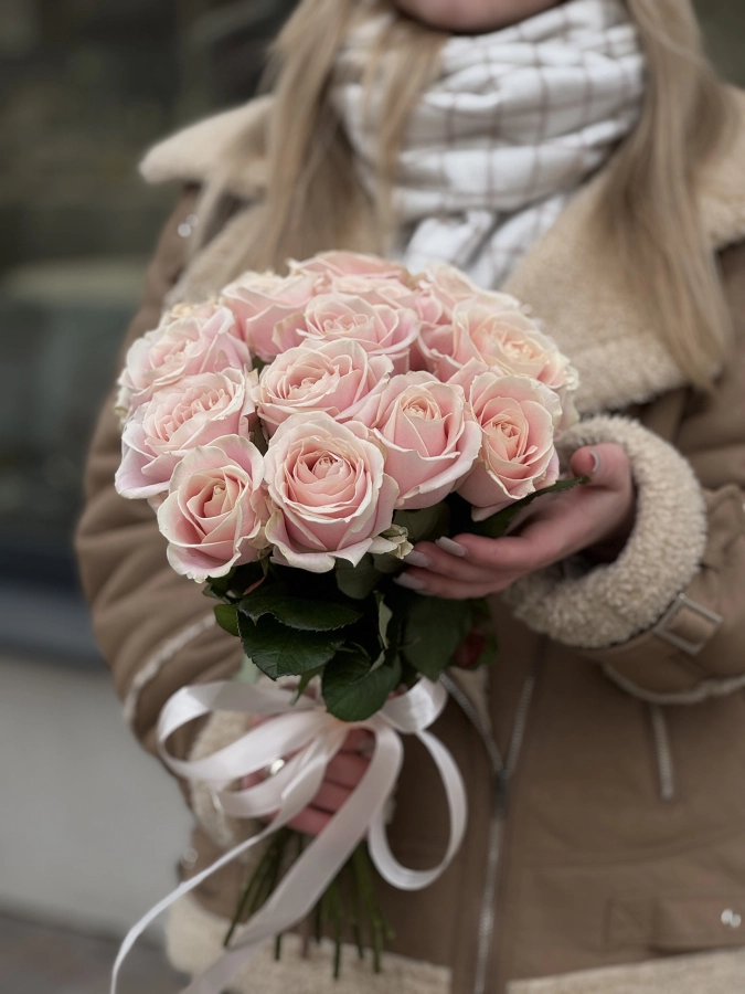 Картинка Букет "Ванильный вечер" из 15 роз 40 см