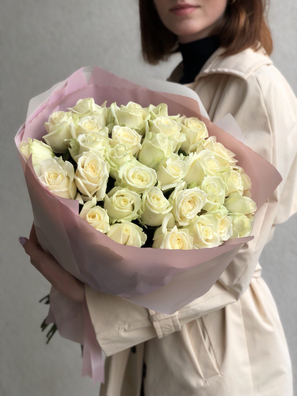 Картинка Букет из 31 белой розы "Льдинка" 70 см