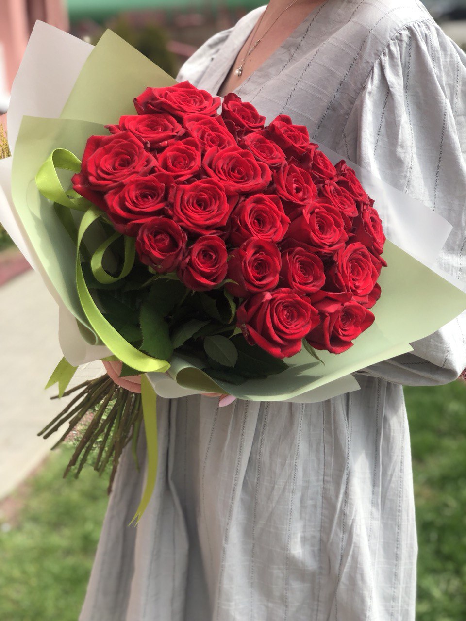 Картинка Букет из 25 роз "Престиж" 80 см