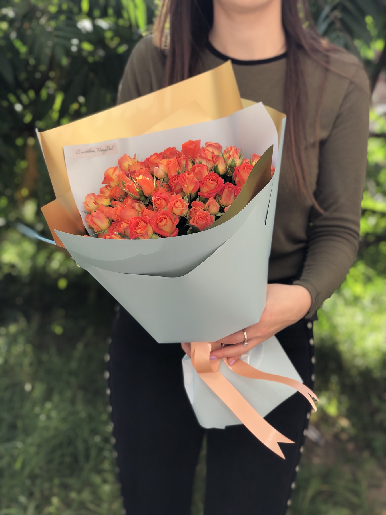 Картинка Букет из 21 кустовой розы "Сочное утро" 40 см