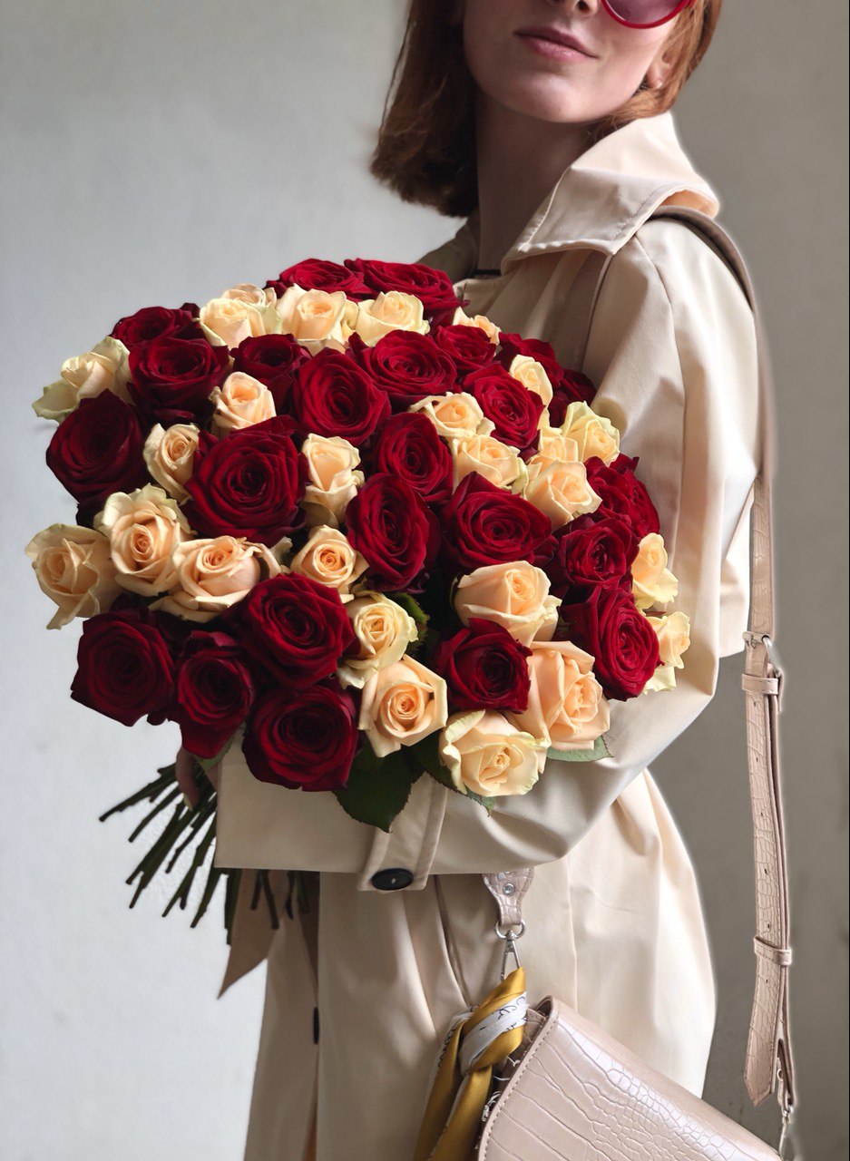 Картинка Букет из 51 розы "Смешение чувств" 80 см