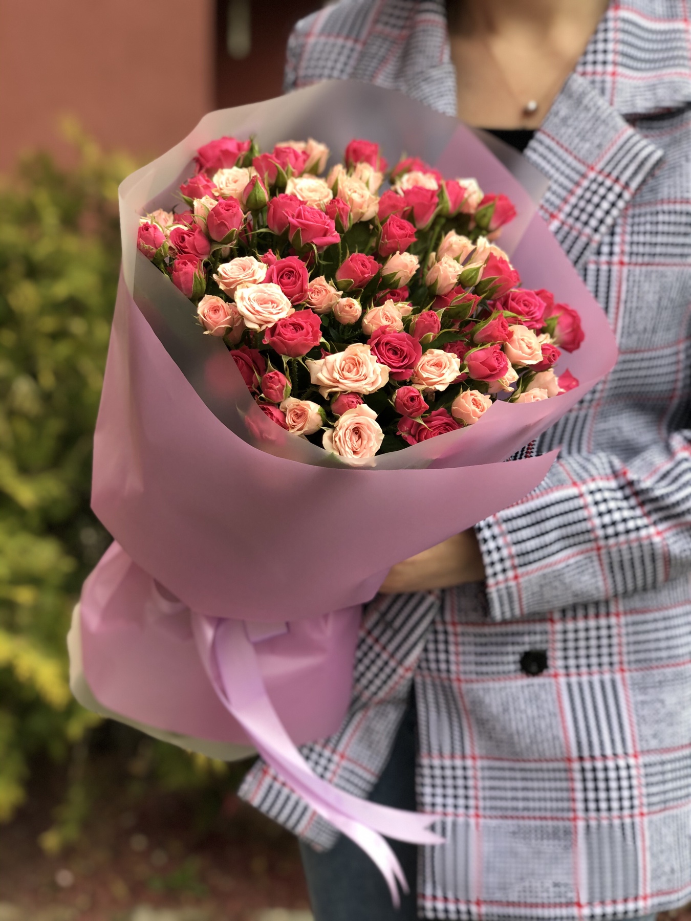 Картинка Букет из 25 кустовых роз "Викториан" 50 см