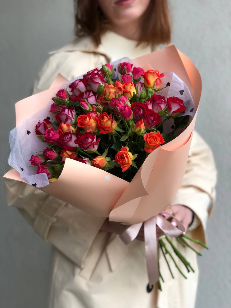 Картинка Букет из 15 кустовых роз "Луна" 60 см