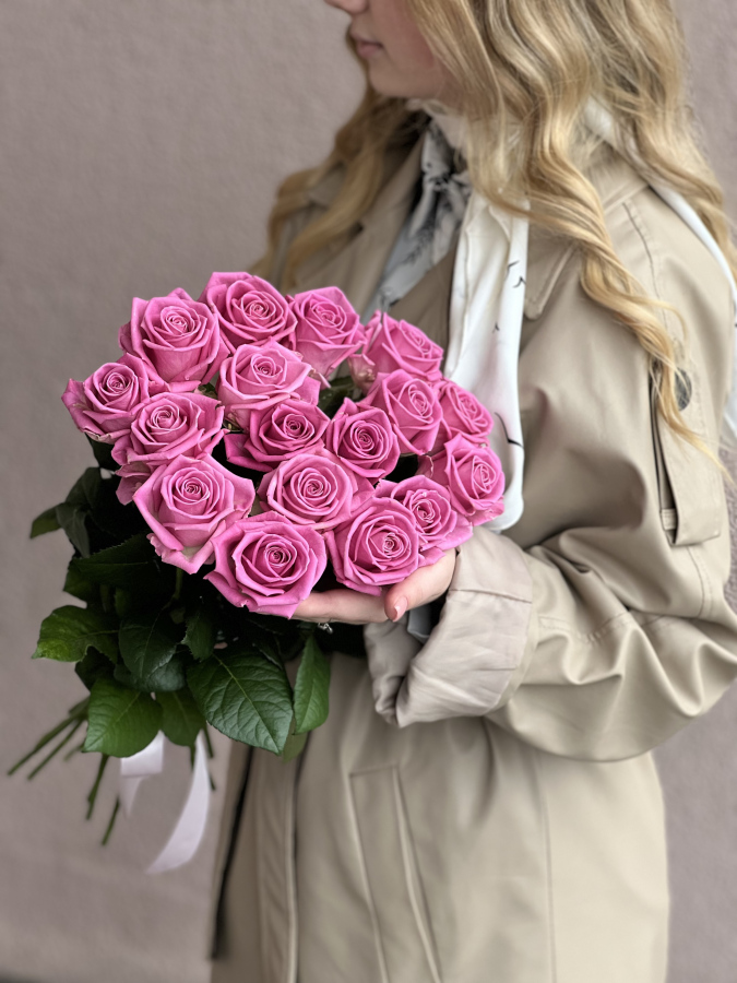 Картинка Букет из 17 розовых роз "Пикассо" 80 см