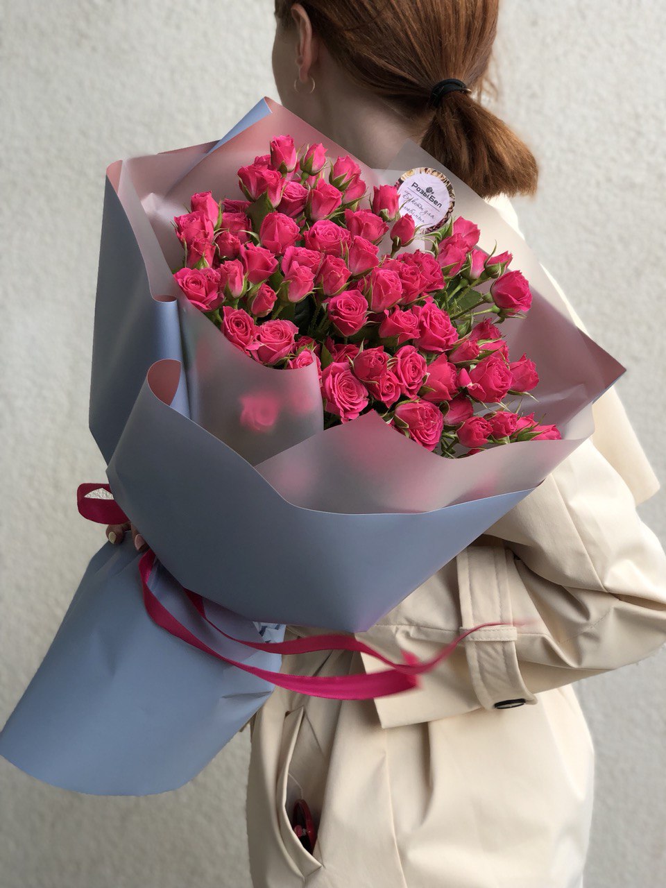 Картинка Букет из 25 кустовых роз "Леди" 40 см