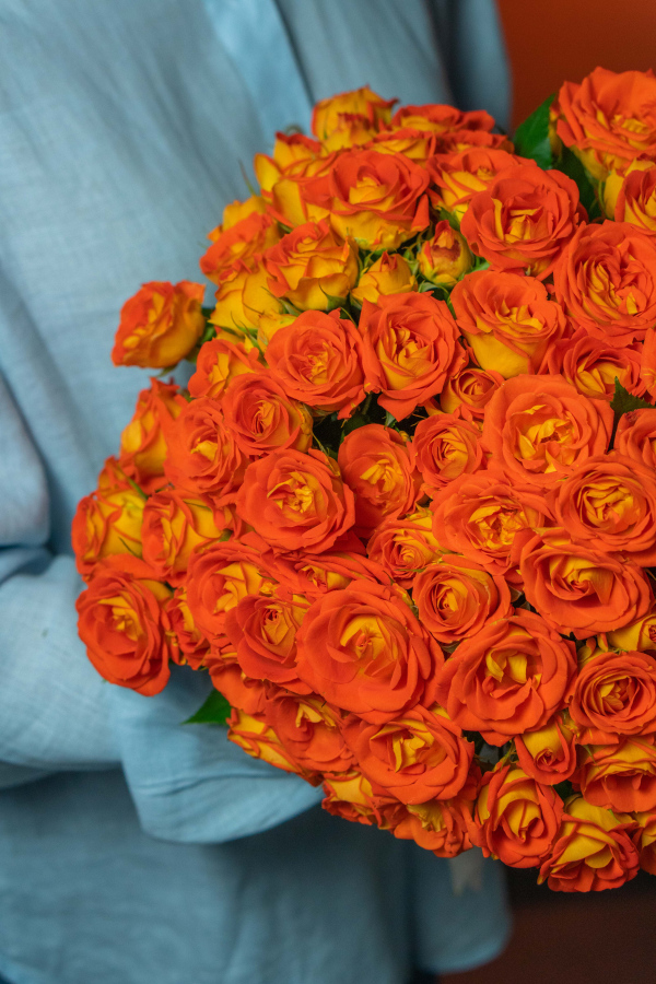 Картинка Букет из 19 кустовых роз "Акрополь" 50 см