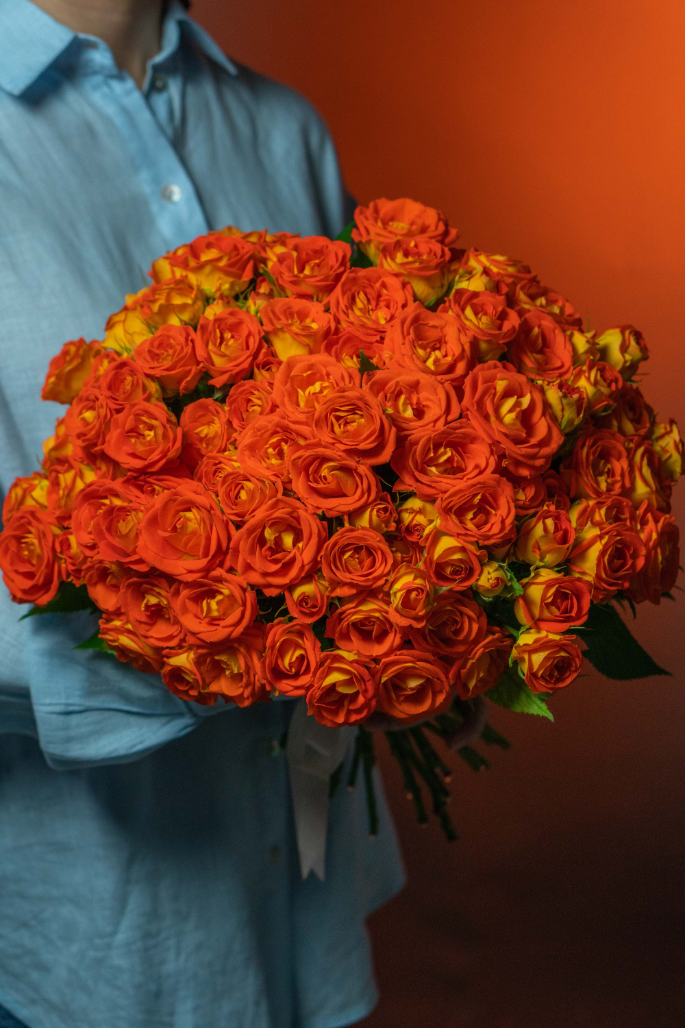 Картинка Букет из 19 кустовых роз "Акрополь" 50 см