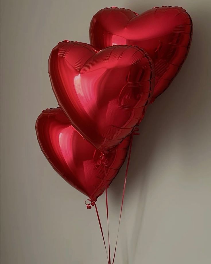 Картинка Связка фольгированных шаров "Три сердца"
