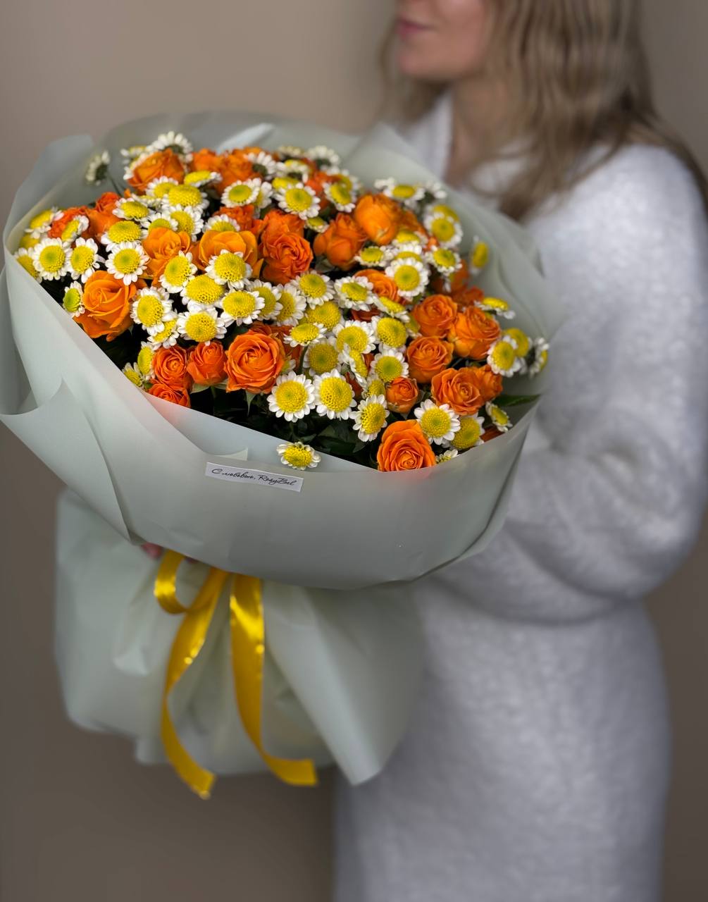 Картинка Букет из хризантем и роз "Тепло летних закатов"