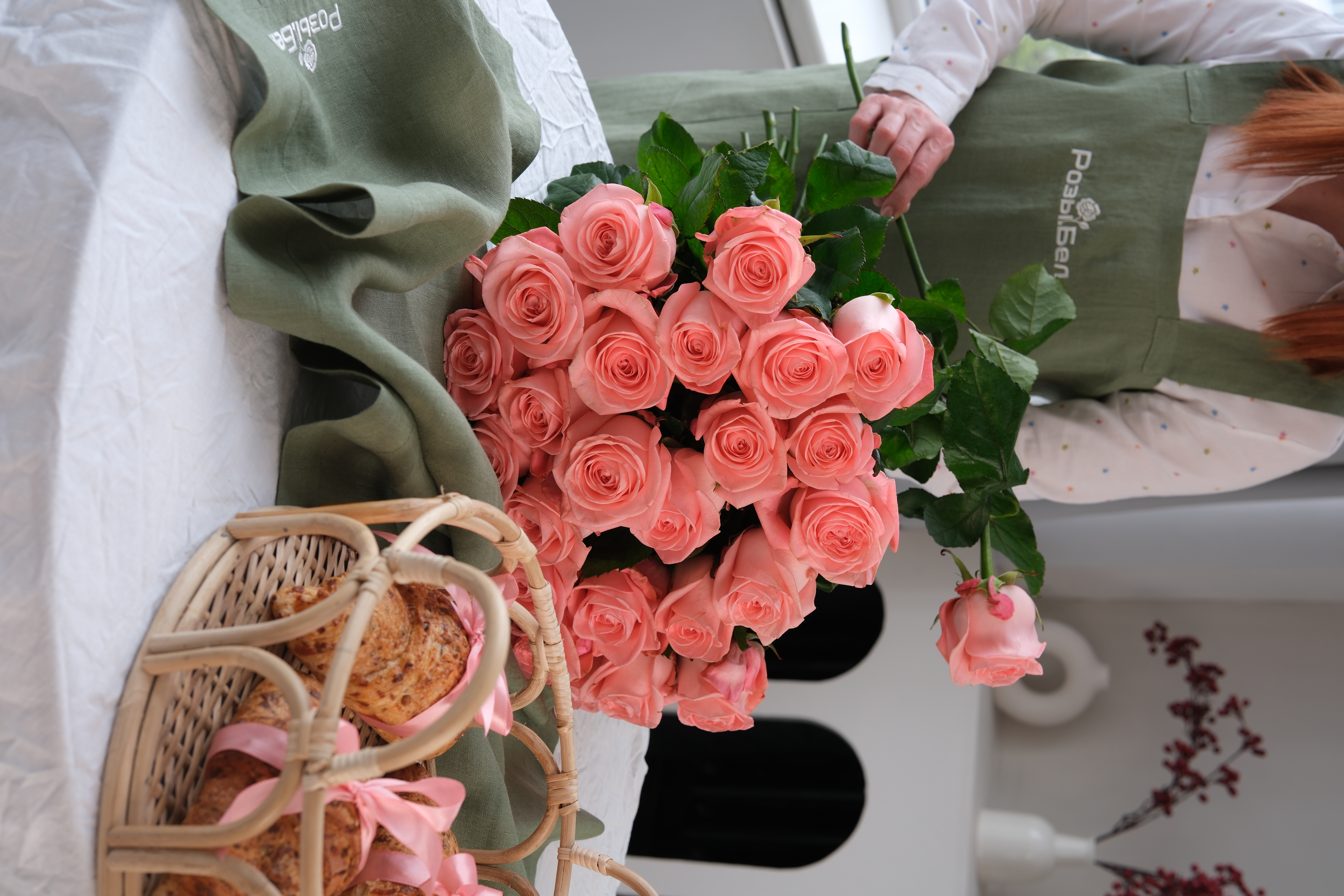 Картинка Букет из 25 роз "Лизбет" 70 см