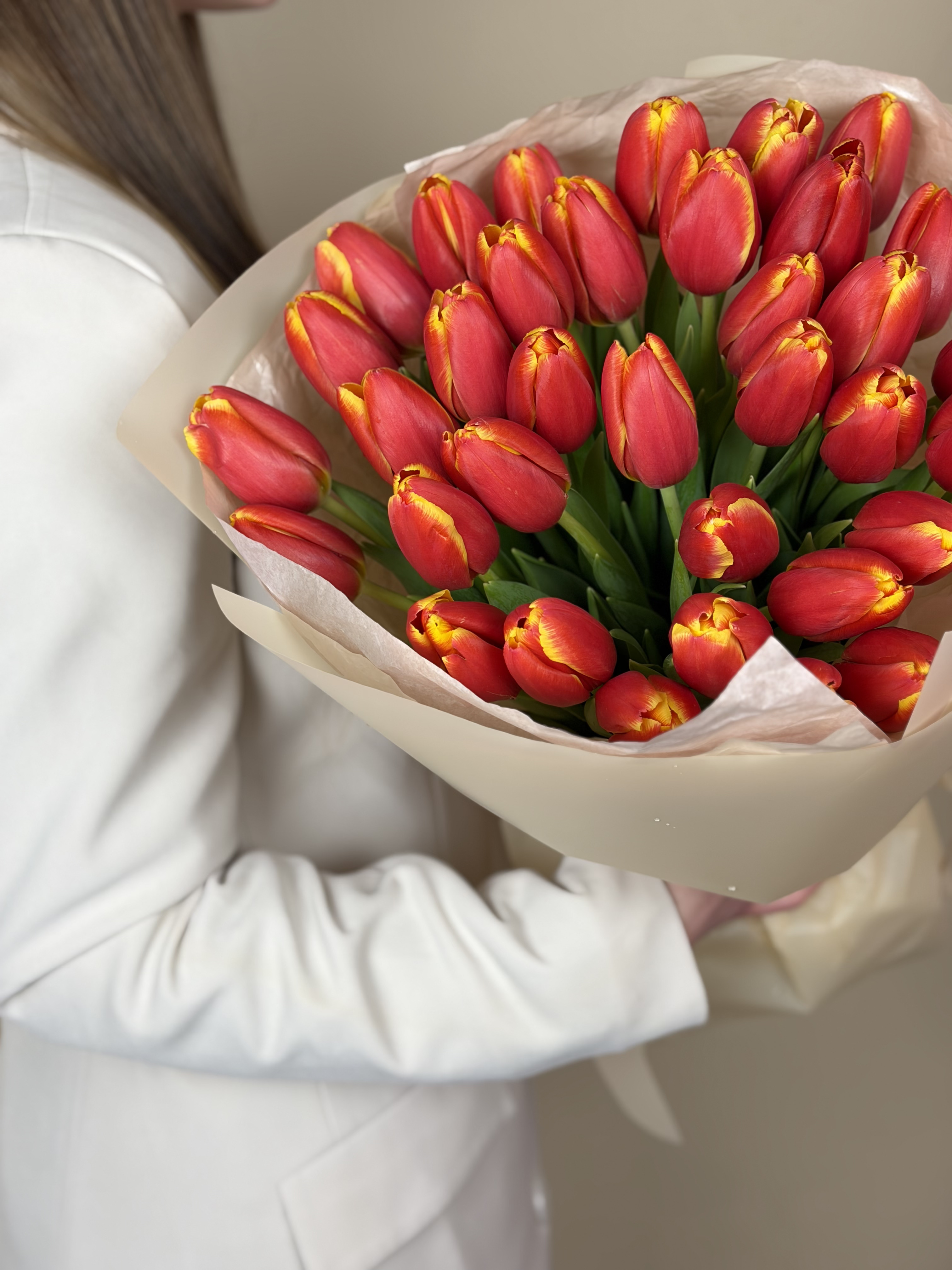 Картинка Букет из 35 тюльпанов  «Огненный Танец»