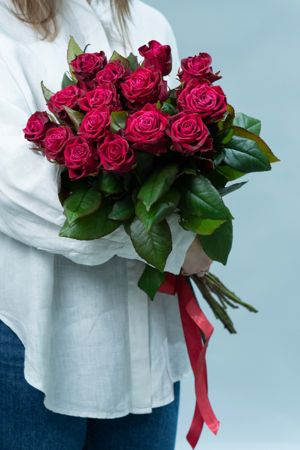 Картинка Букет из 15 роз сорта Адмирал 50 см