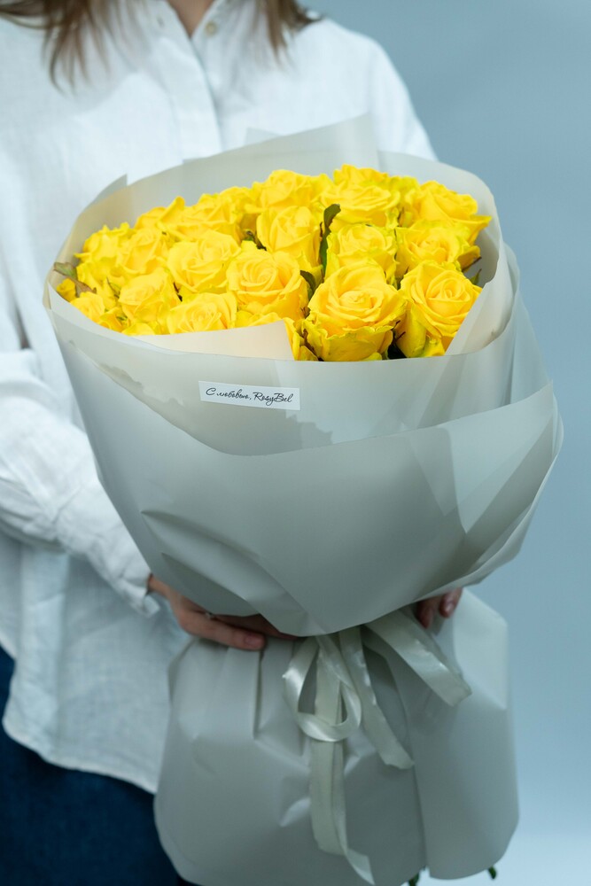 Картинка Букет из 25 желтых роз "Париж" 80 см